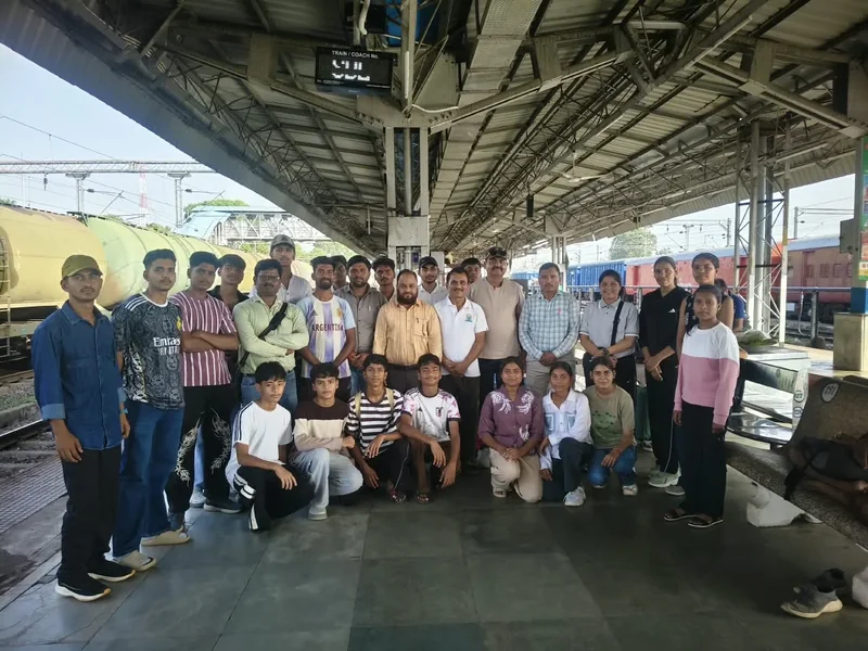 70वीं शालेय राज्य स्तरीय खेल प्रतियोगिता के लिए शहडोल संभाग की हॉकी, कबड्डी एवं फुटबॉल टीमें रवाना